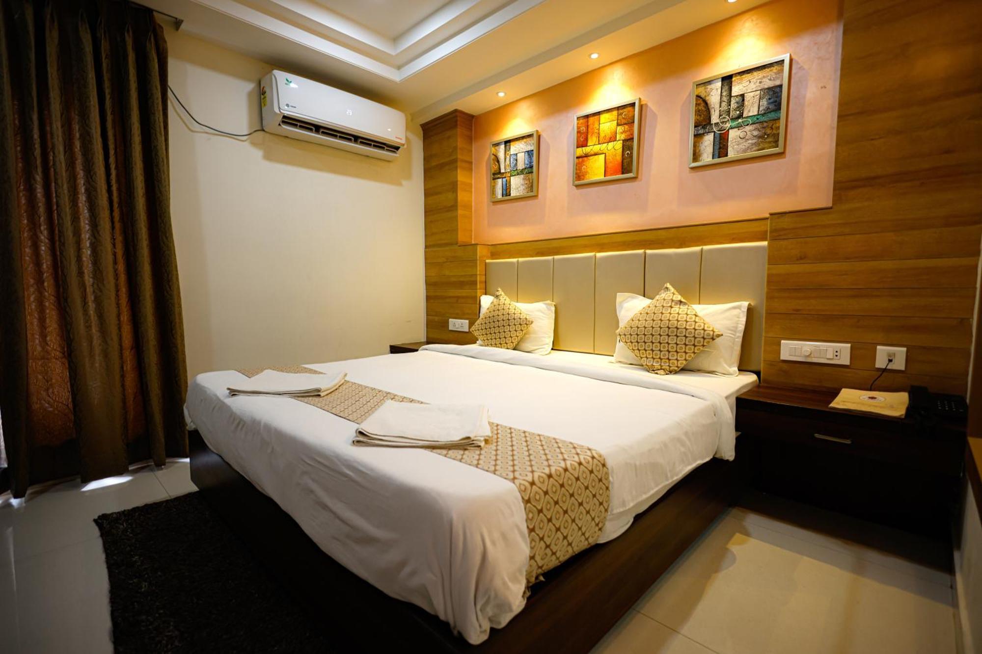M Square Hotel Хайдарабад Экстерьер фото