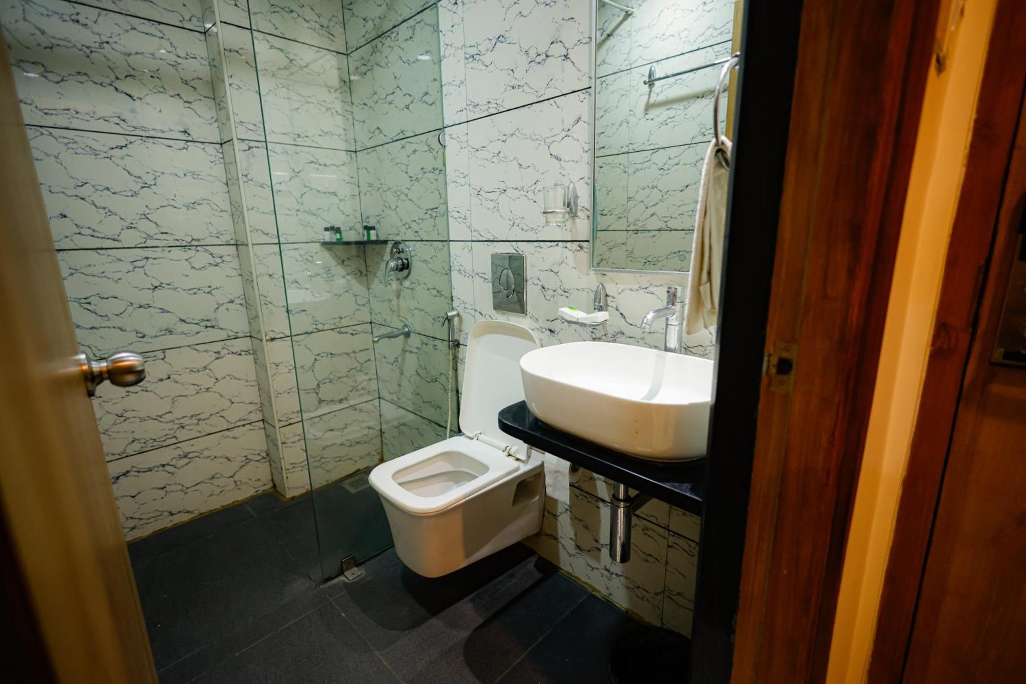 M Square Hotel Хайдарабад Экстерьер фото