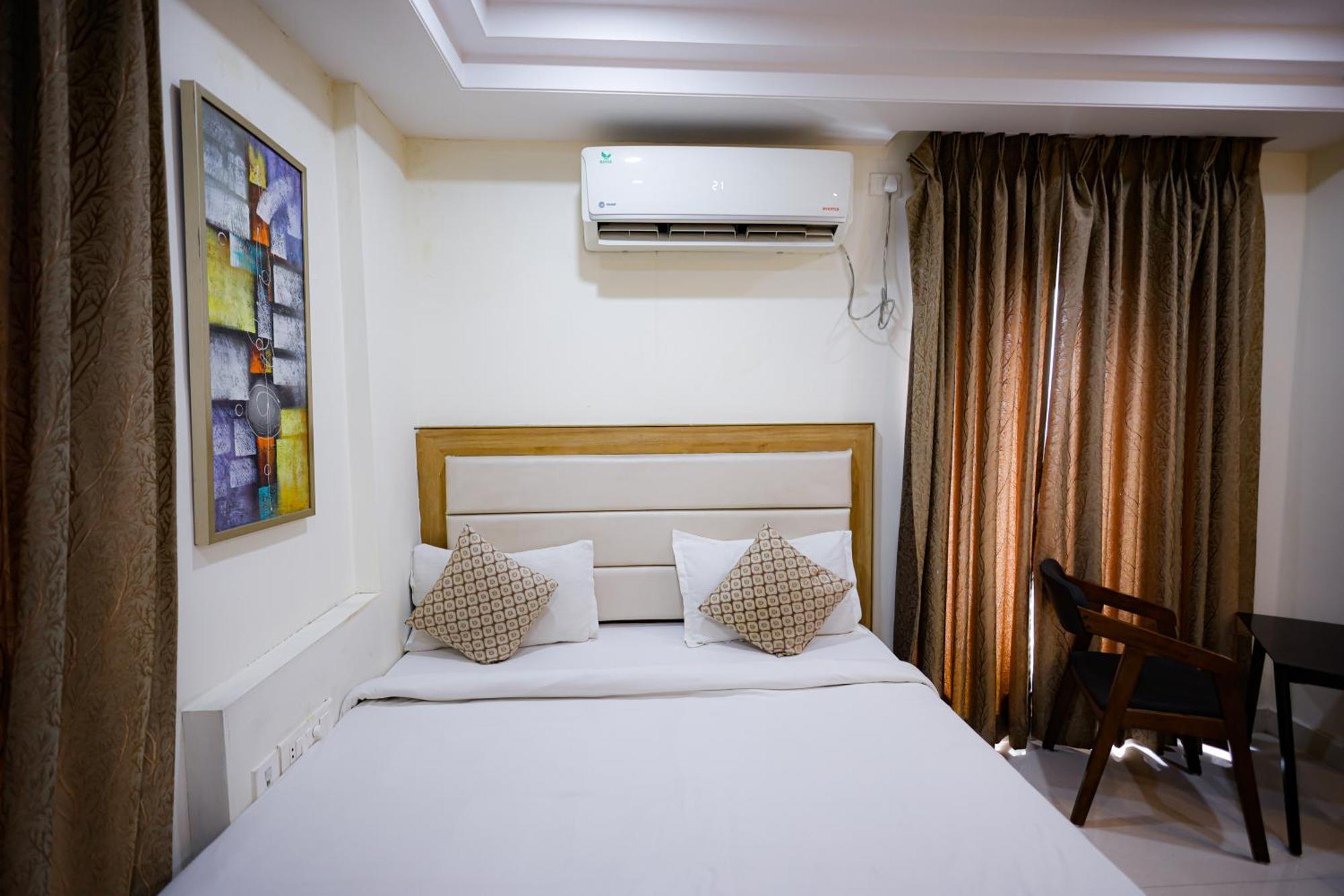 M Square Hotel Хайдарабад Экстерьер фото