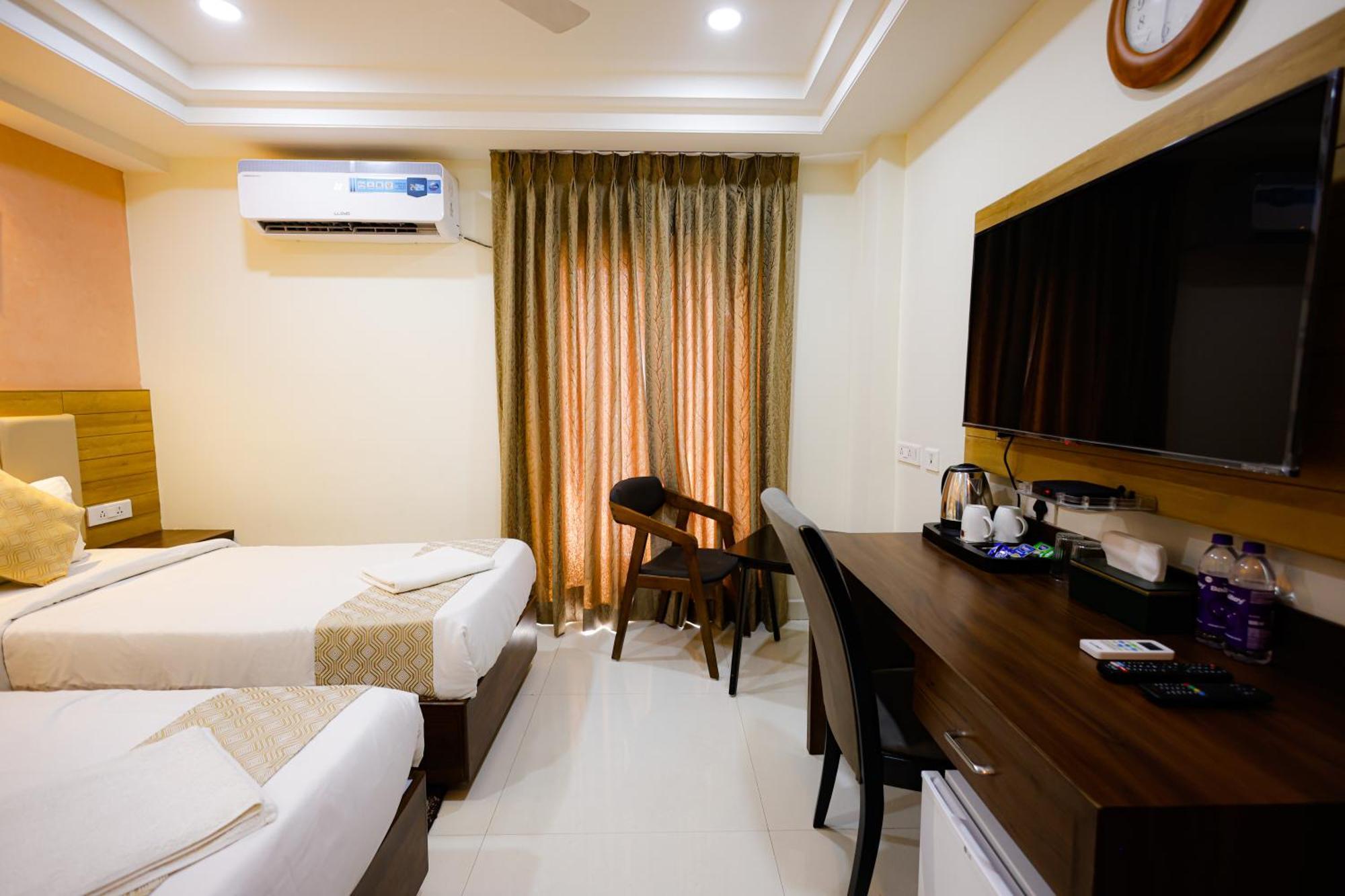 M Square Hotel Хайдарабад Экстерьер фото
