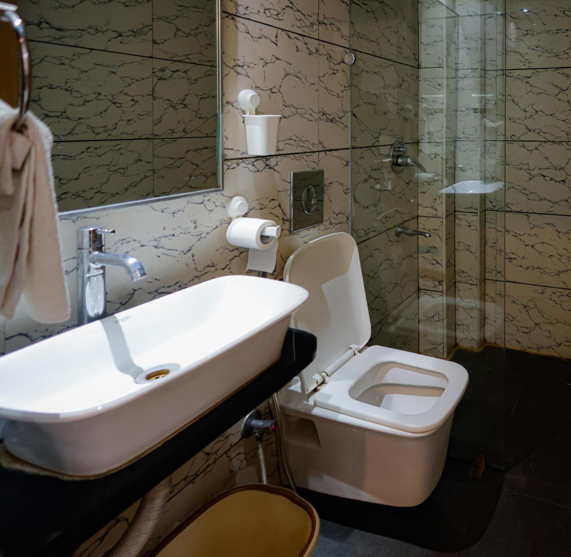 M Square Hotel Хайдарабад Экстерьер фото