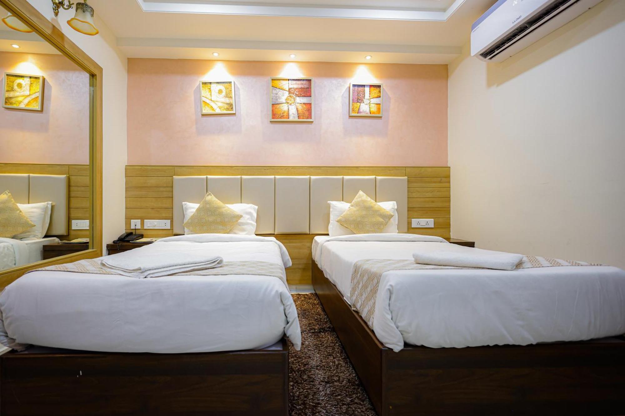 M Square Hotel Хайдарабад Экстерьер фото
