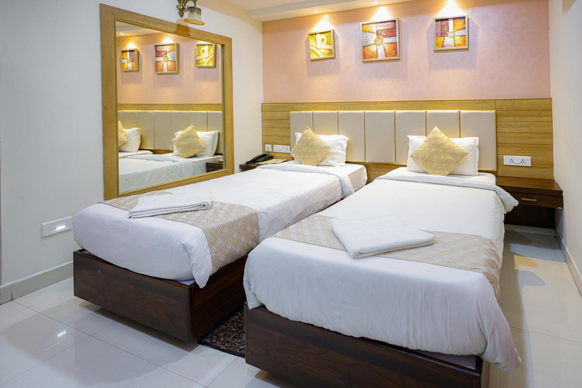 M Square Hotel Хайдарабад Экстерьер фото